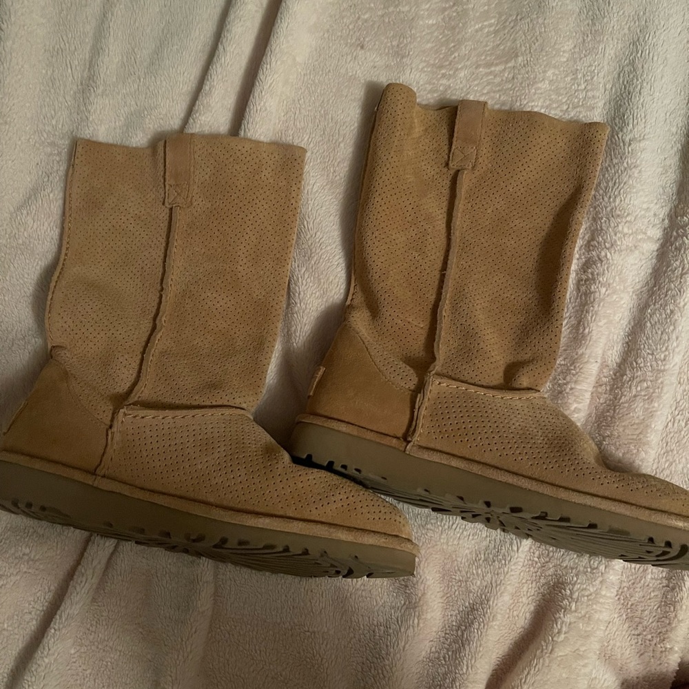 Unlined spring time chestnut uggs size 7